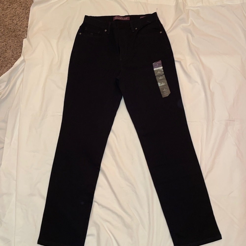 *NEVER WORN* Gloria Vanderbilt “Amanda” jeans Size:8